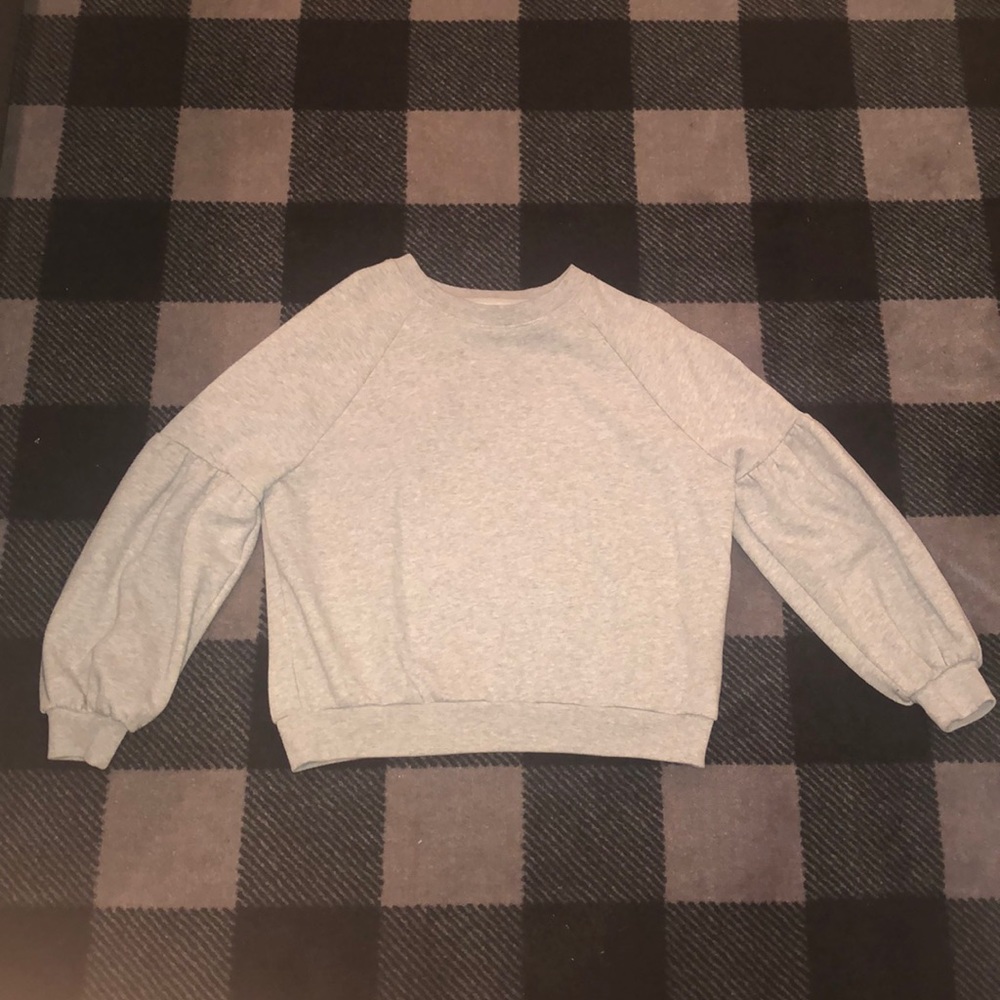 Gray sweater with ruffled sleeves